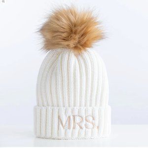 NWT MRS White Beanie With Detachable Pom-Pom